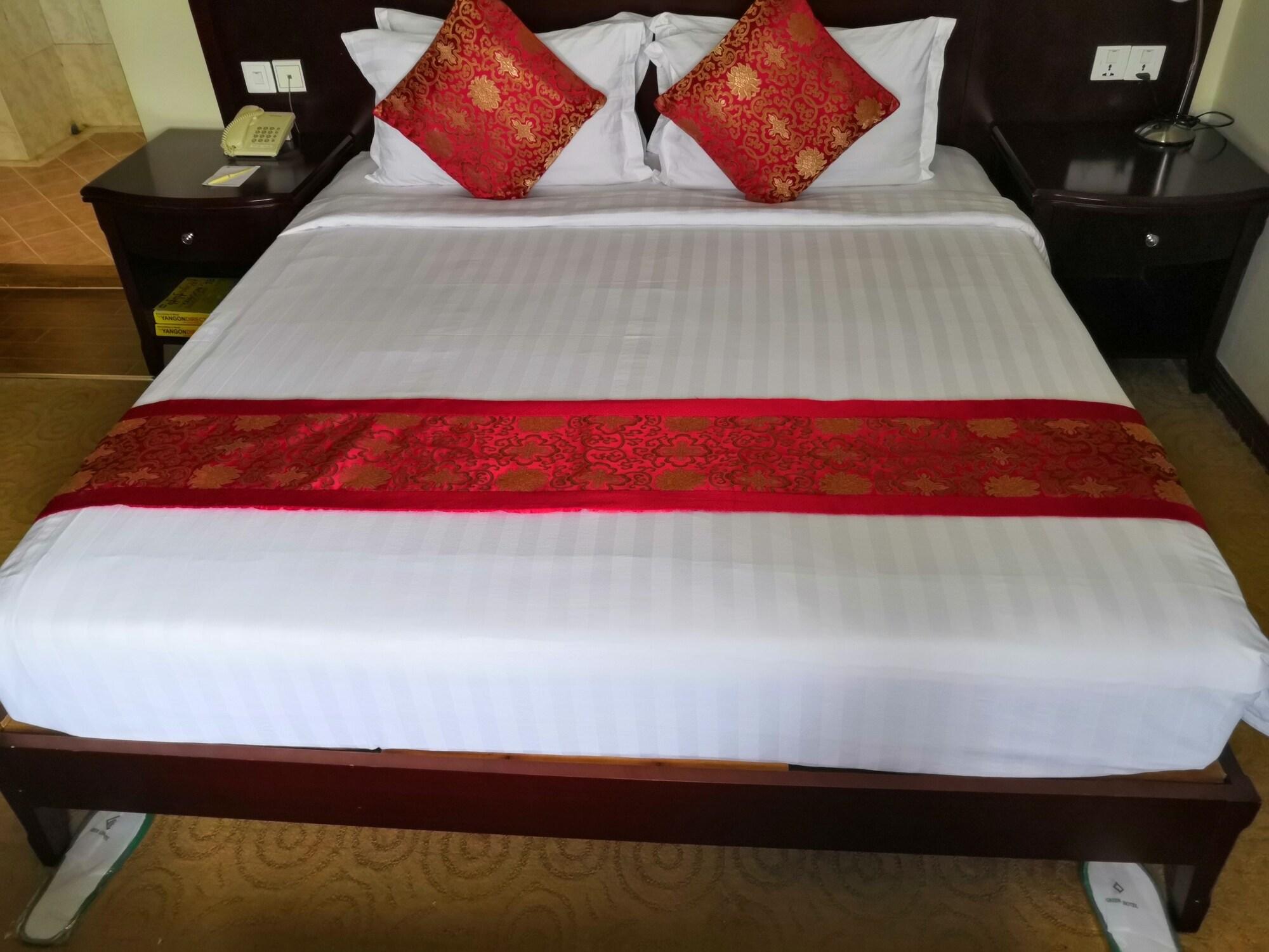 Green Leaf Hotel Yangon Exteriör bild