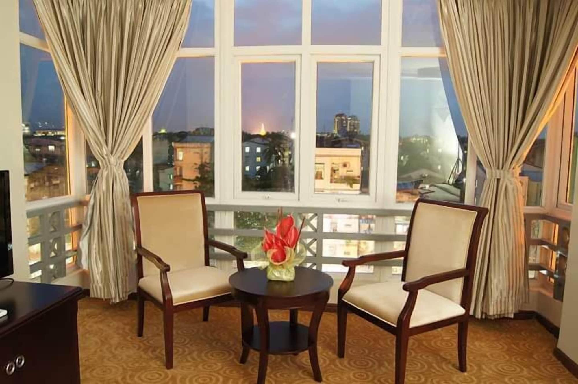 Green Leaf Hotel Yangon Exteriör bild