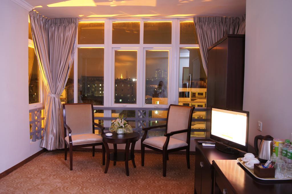 Green Leaf Hotel Yangon Exteriör bild