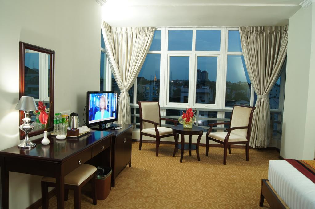 Green Leaf Hotel Yangon Exteriör bild