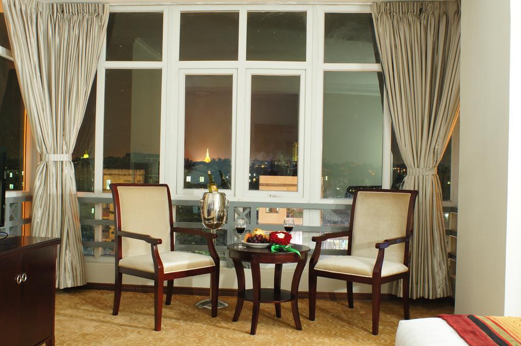 Green Leaf Hotel Yangon Exteriör bild