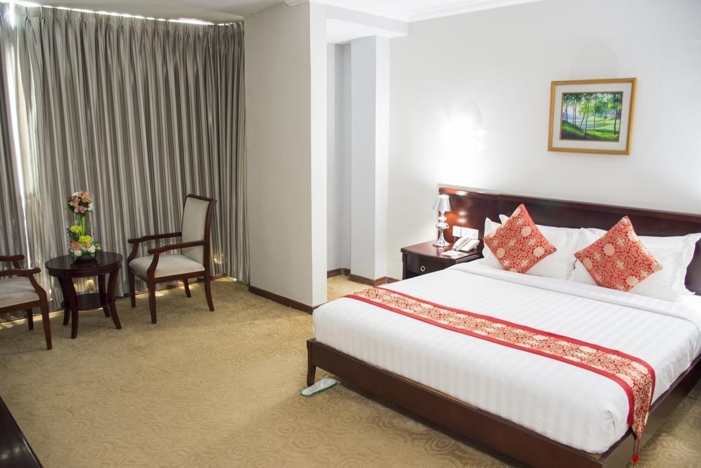 Green Leaf Hotel Yangon Exteriör bild
