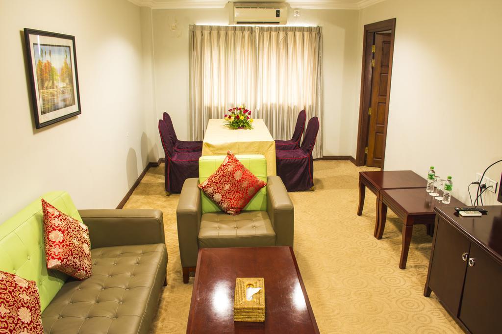 Green Leaf Hotel Yangon Exteriör bild