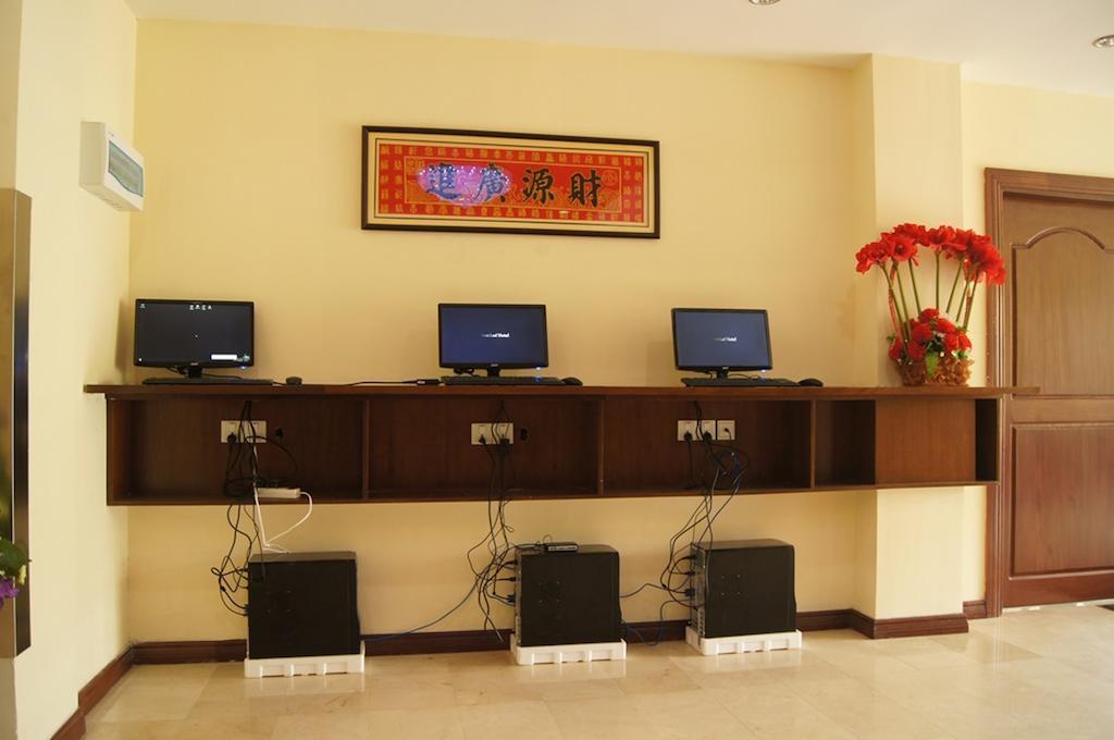 Green Leaf Hotel Yangon Exteriör bild