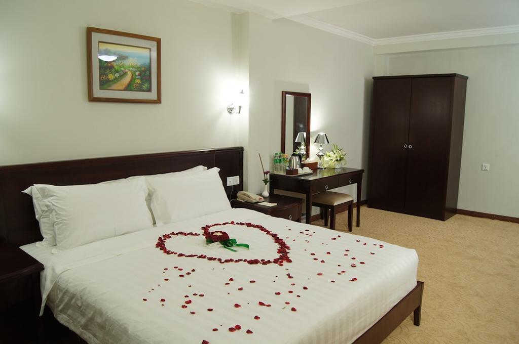 Green Leaf Hotel Yangon Exteriör bild