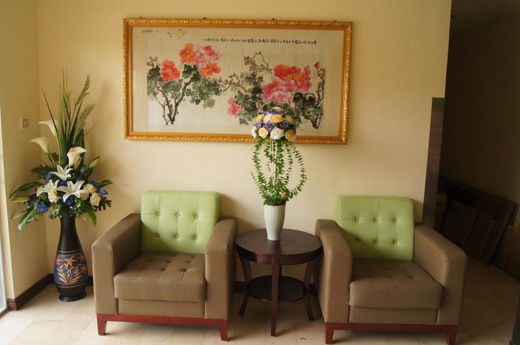 Green Leaf Hotel Yangon Exteriör bild
