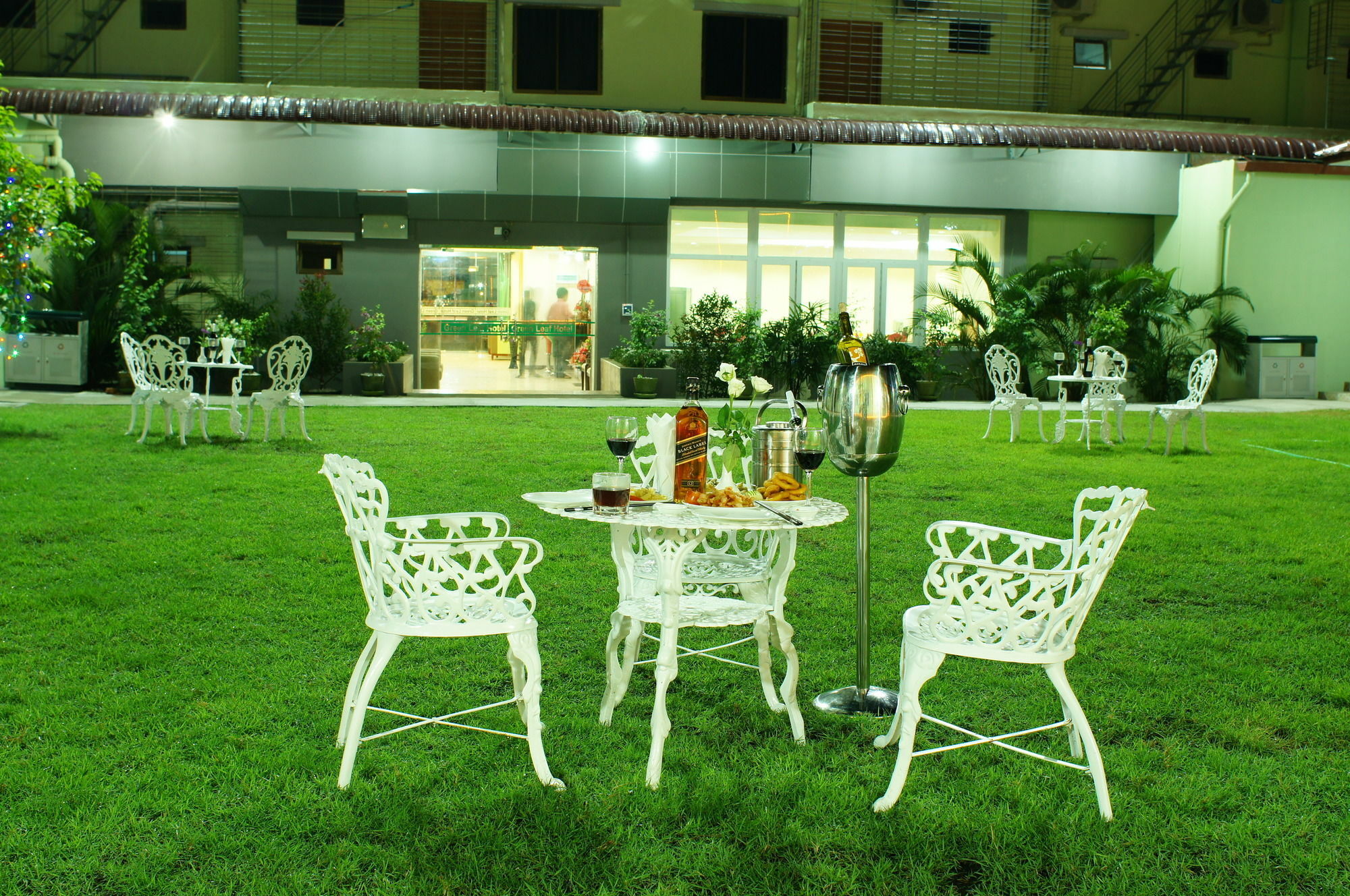 Green Leaf Hotel Yangon Exteriör bild