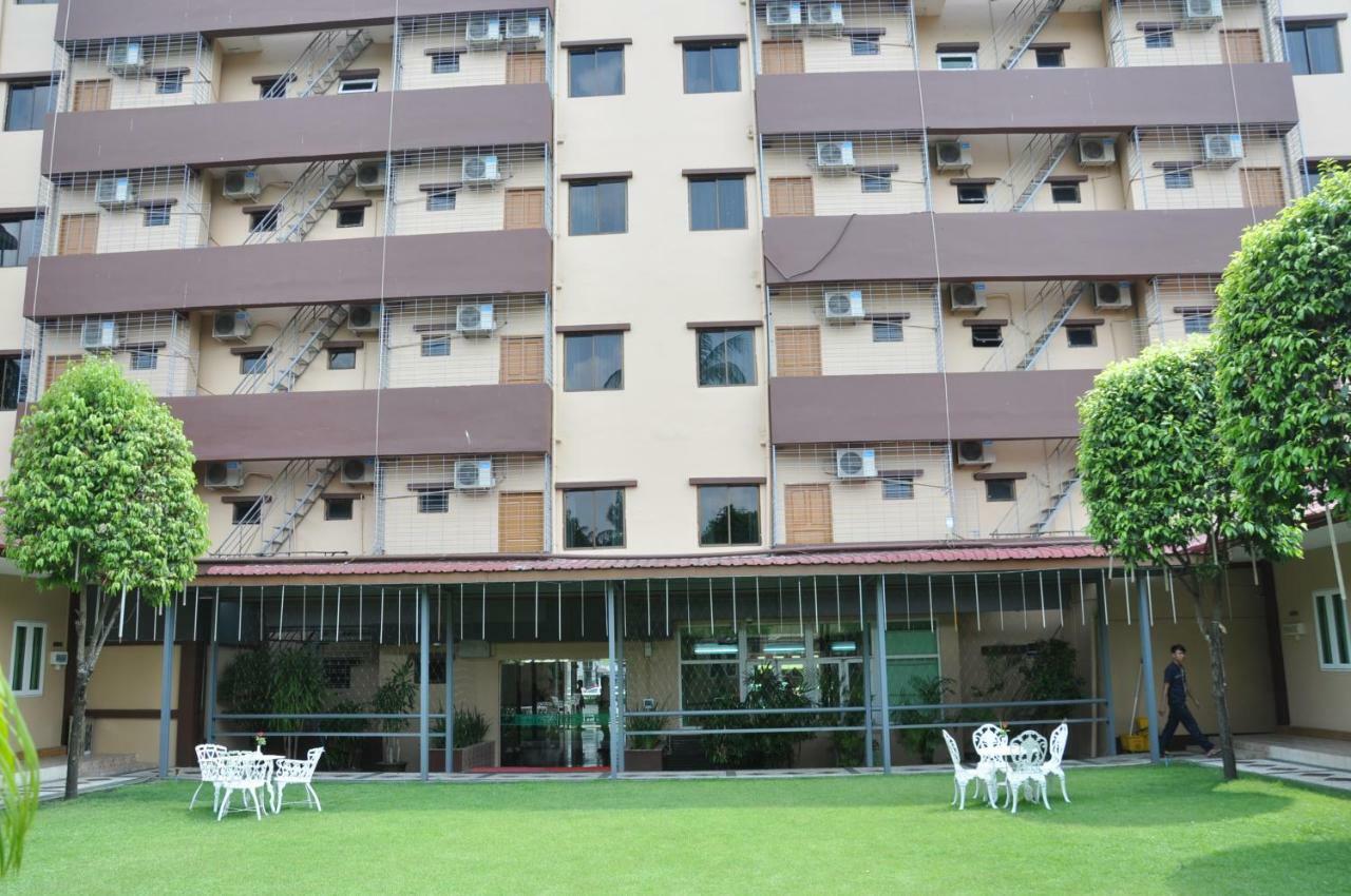 Green Leaf Hotel Yangon Exteriör bild