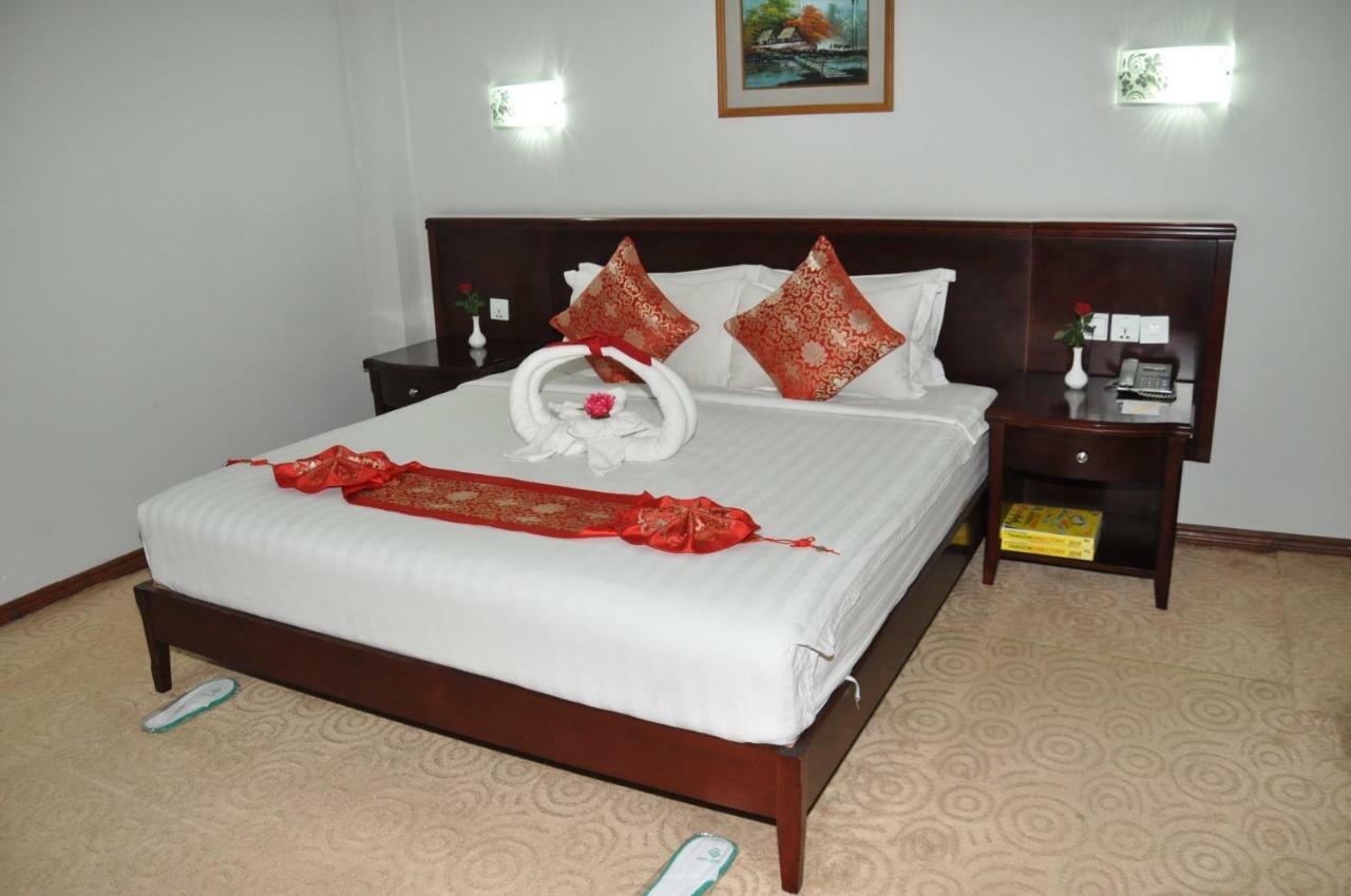 Green Leaf Hotel Yangon Exteriör bild